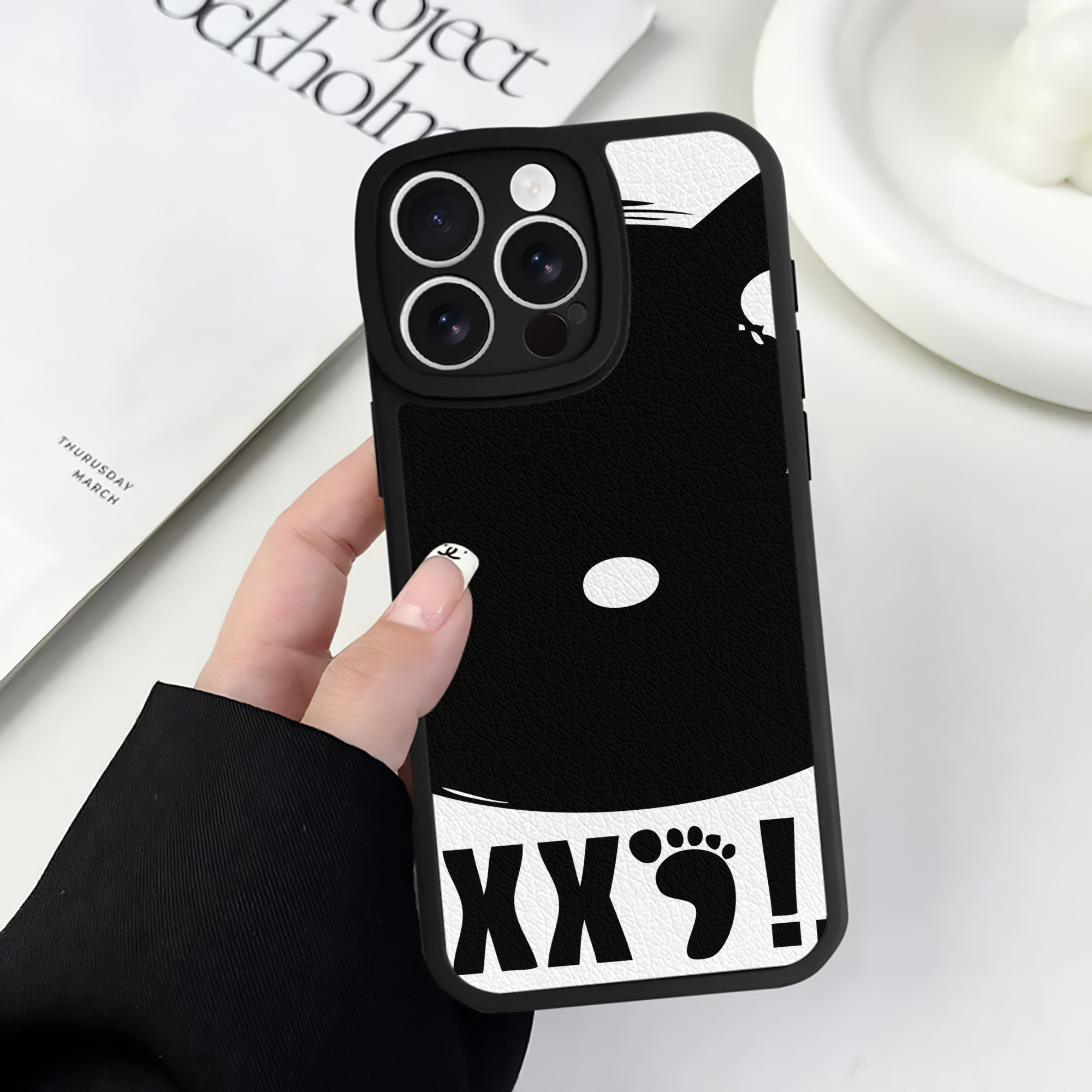 （画像用） Hello Kitty ハローキティ 【iPhone 16シリーズ対応】シリコンスマホケース（レザー調） 材質：シリコン